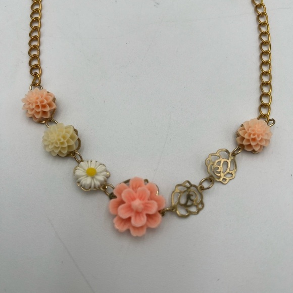 Pink Gold Floral Statement Necklace Pre-own - Picture 7 of 8